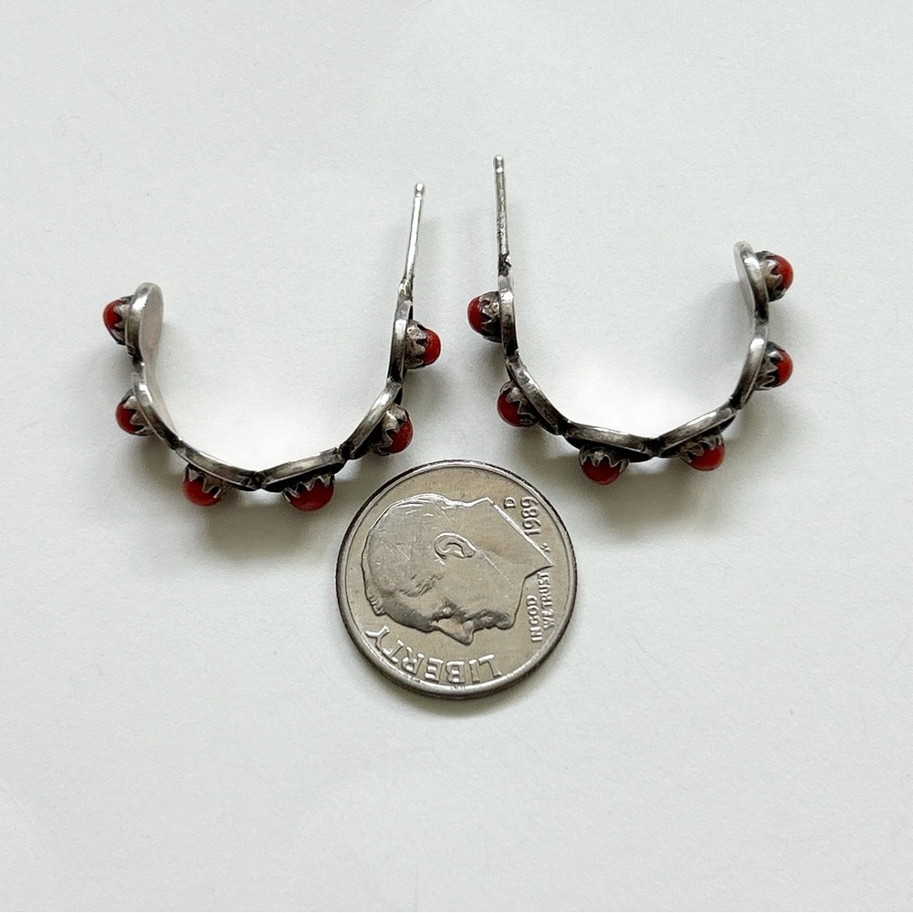 Vintage Southwestern Snake Eye Coral Sterling Silver C Hoop Earrings - Picture 11 of 11